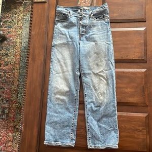 Levi’s Ribcage Straight Light Denim size 28